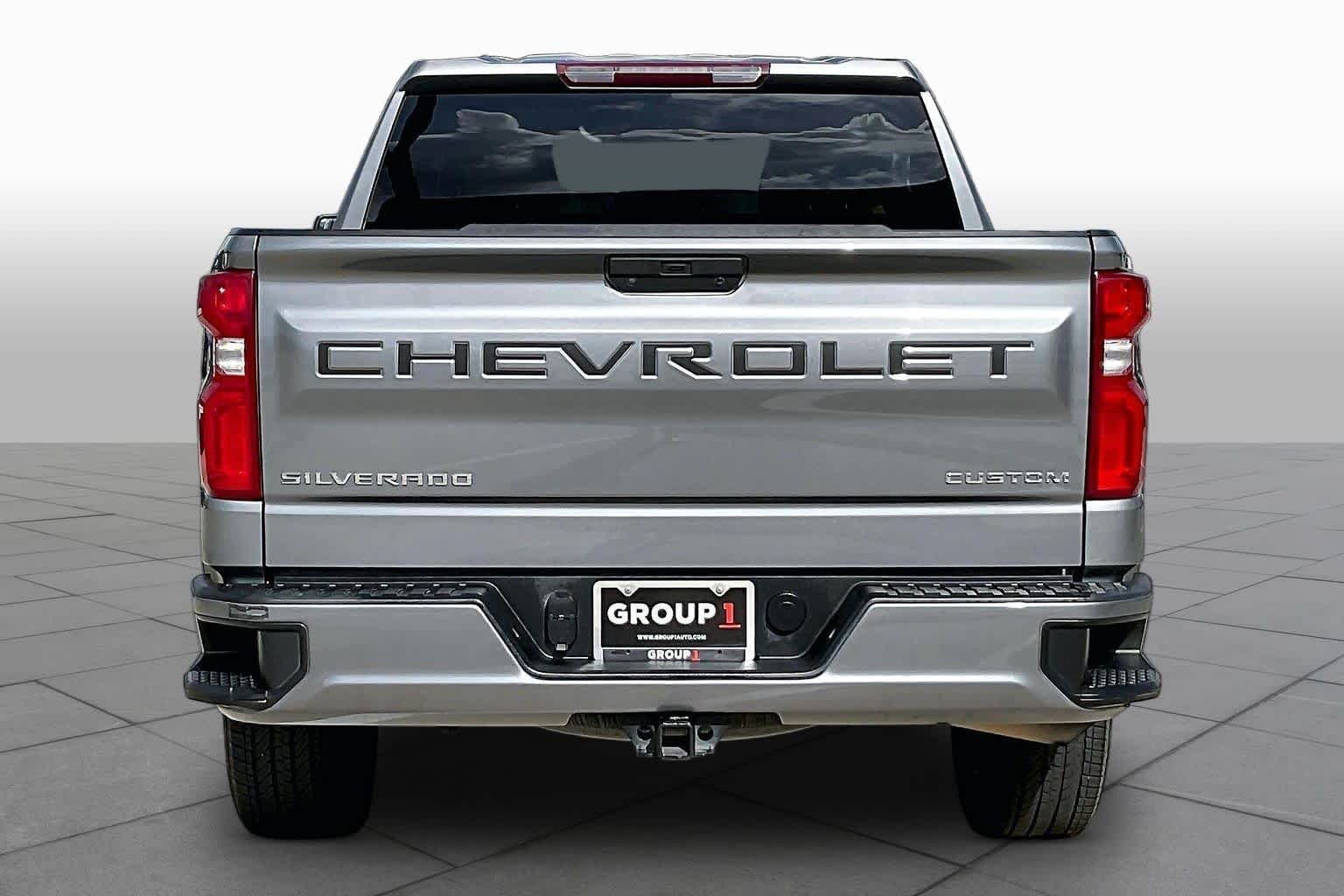 Used 2022 Satin Steel Metallic Chevrolet Custom image 5