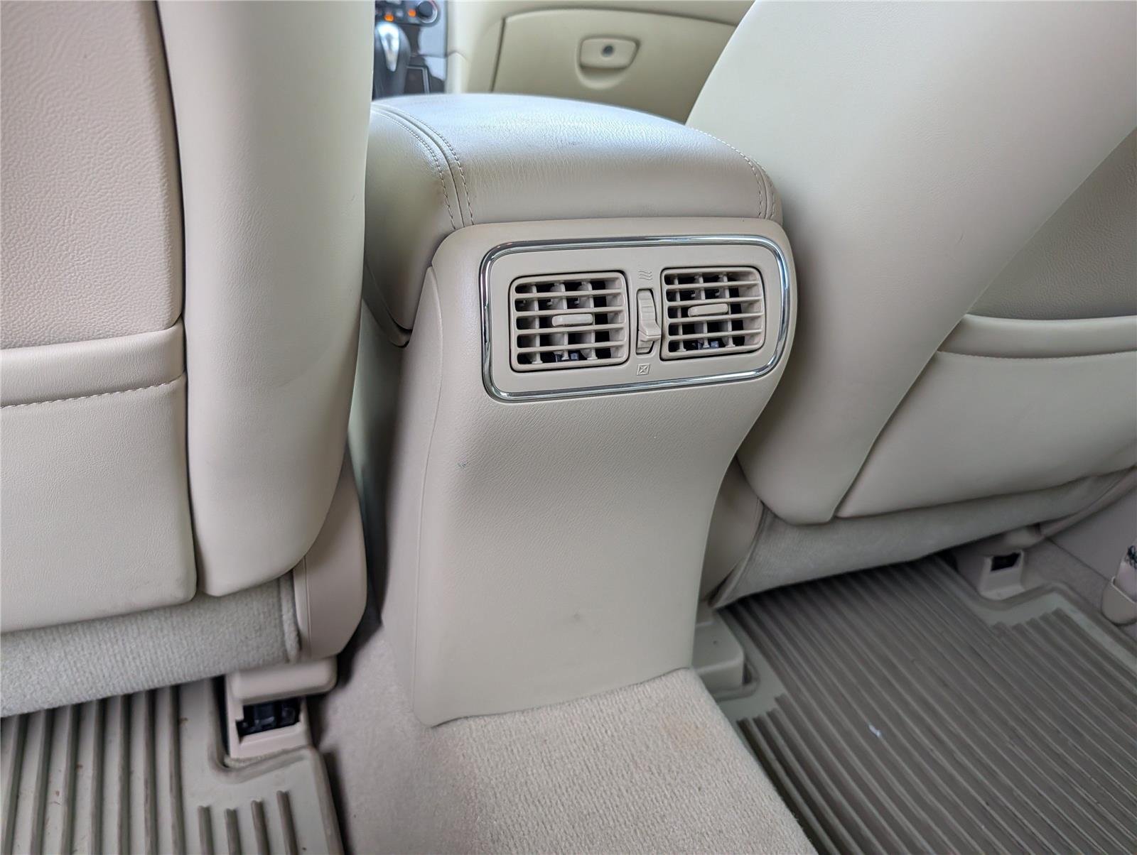 Used 2017 Majestic White INFINITI RWD image 28