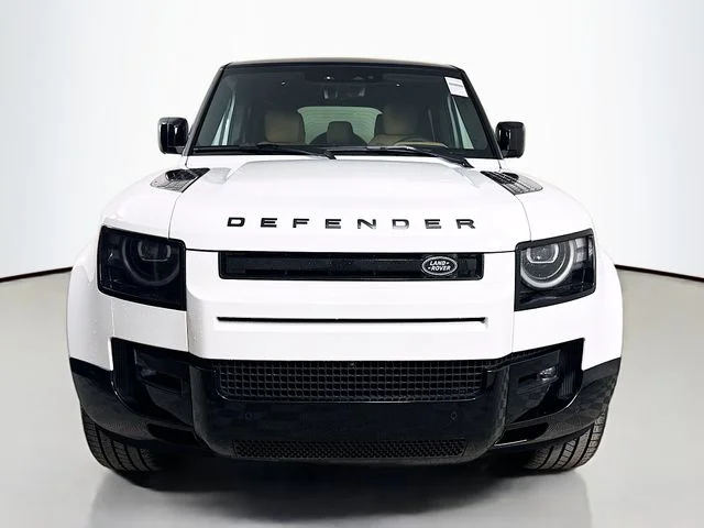 New 2026 Fuji White Land Rover X-Dynamic SE image 2