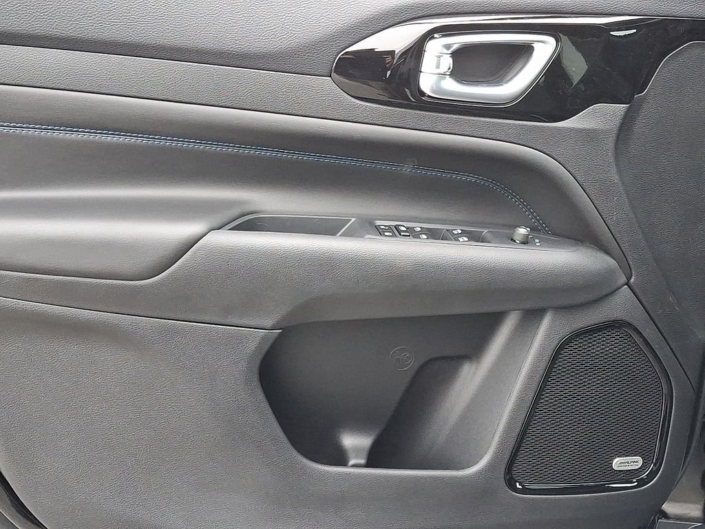 New 2026 Black Jeep Latitude image 7