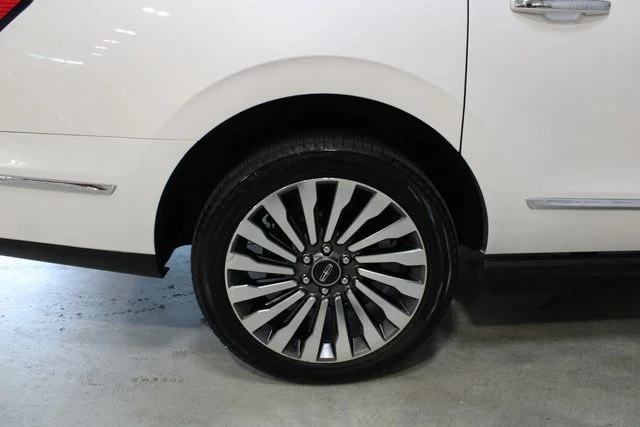 Used 2019 White Lincoln Reserve image 27