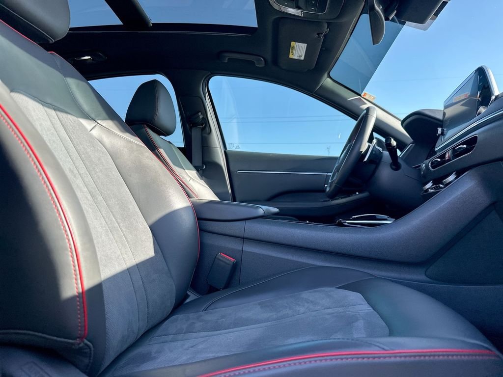 Used 2022 Blue Hyundai SEL Plus image 13