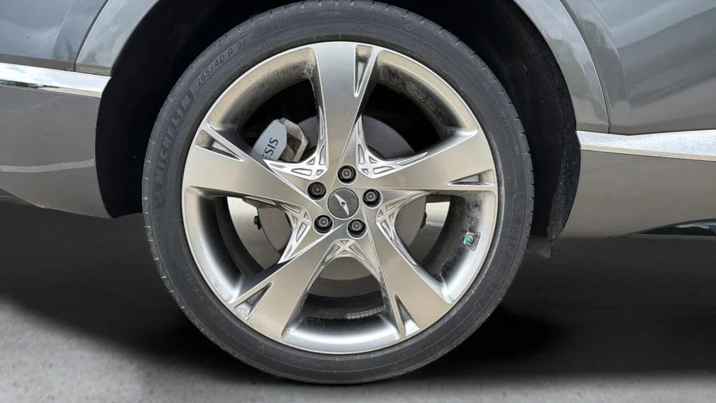 Used 2023 Himalayan Gray Genesis 2.5T image 29