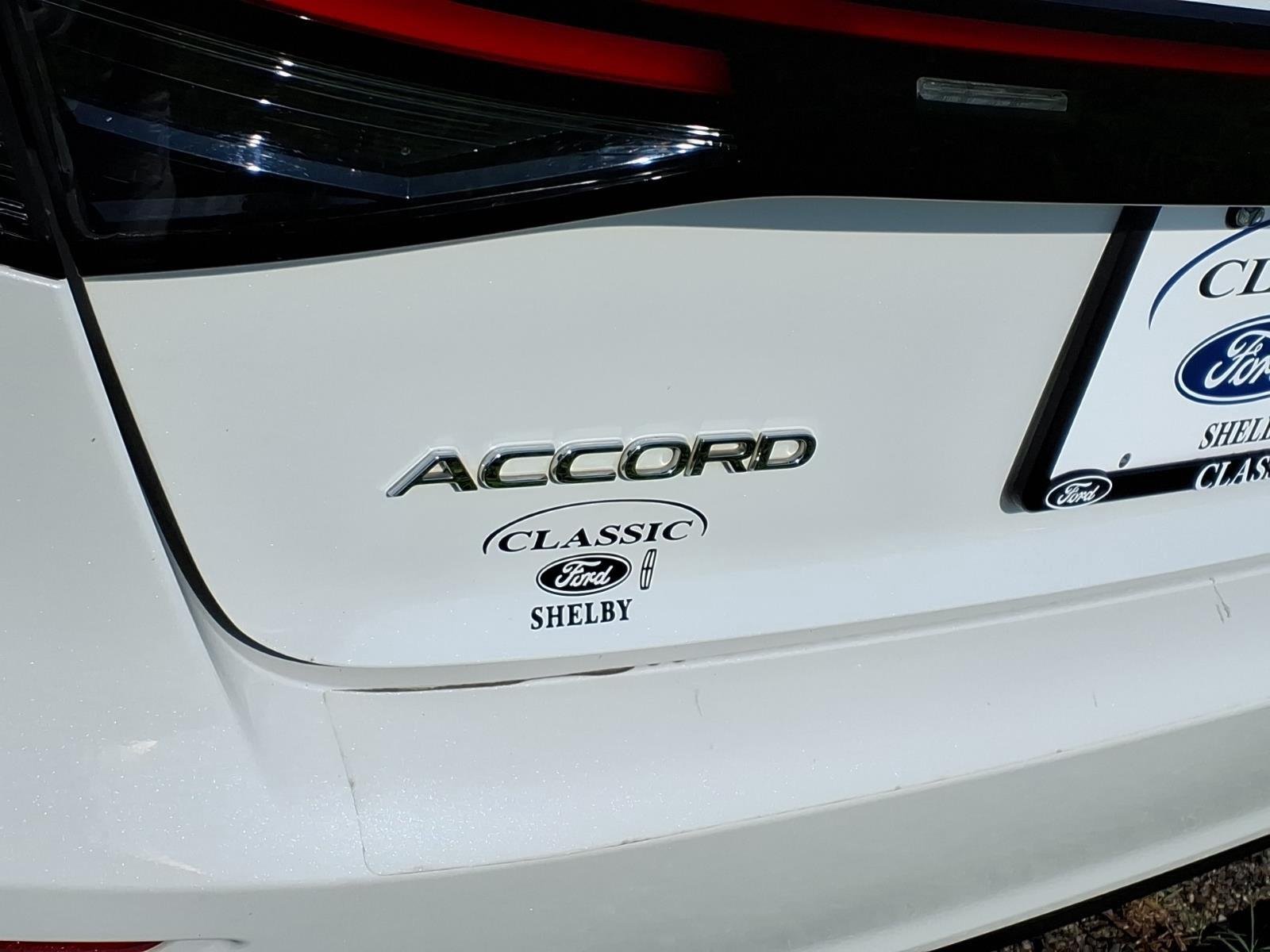 Used 2023 Platinum White Pearl Honda LX image 7