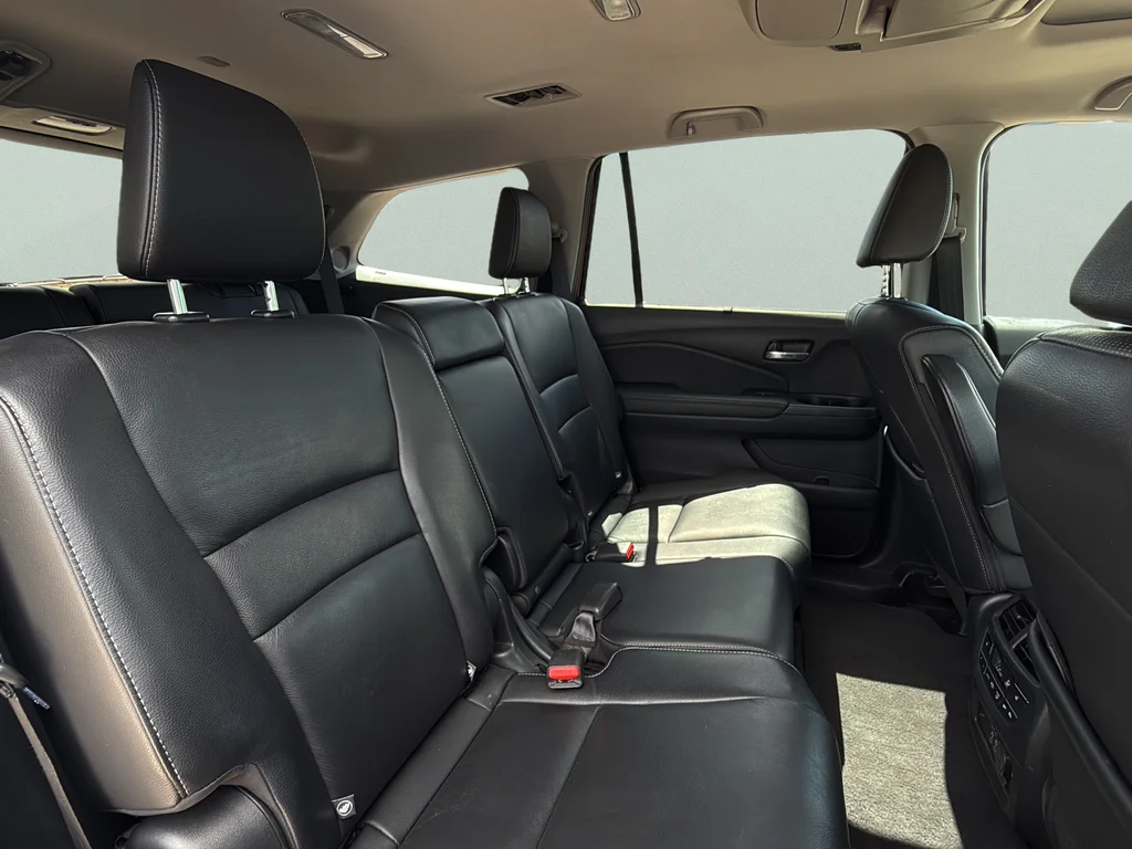Used 2019 Red Honda Touring image 23