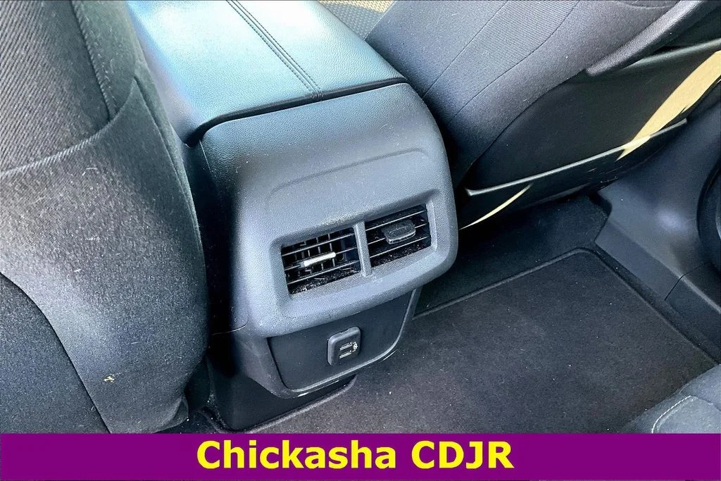 Used 2022 Black GMC SLE image 9
