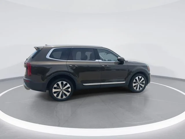 Used 2021 Green Kia EX image 8