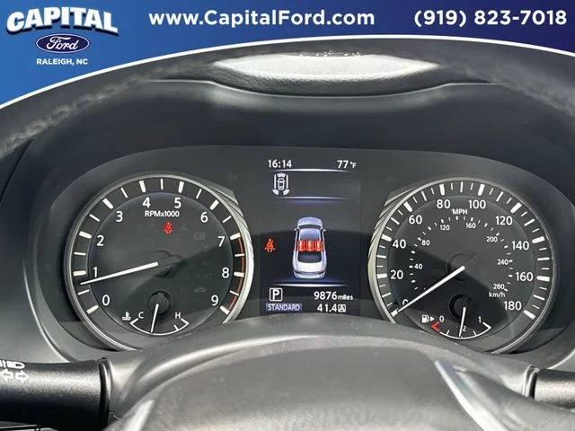 Used 2023 White INFINITI LUXE image 26