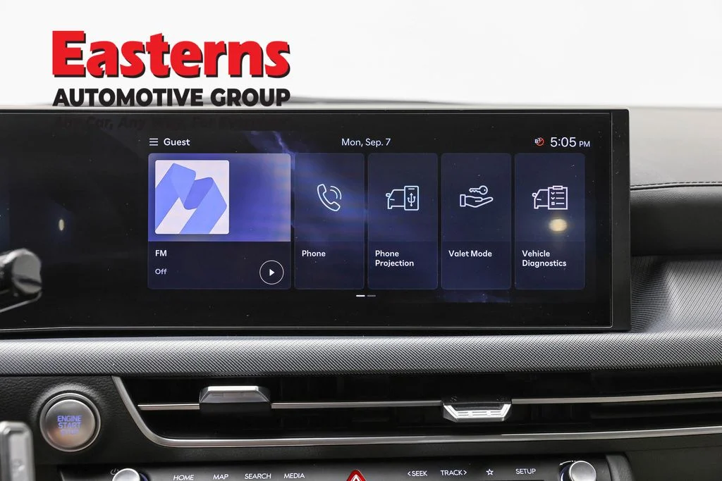 Used 2025 White Hyundai SEL image 19