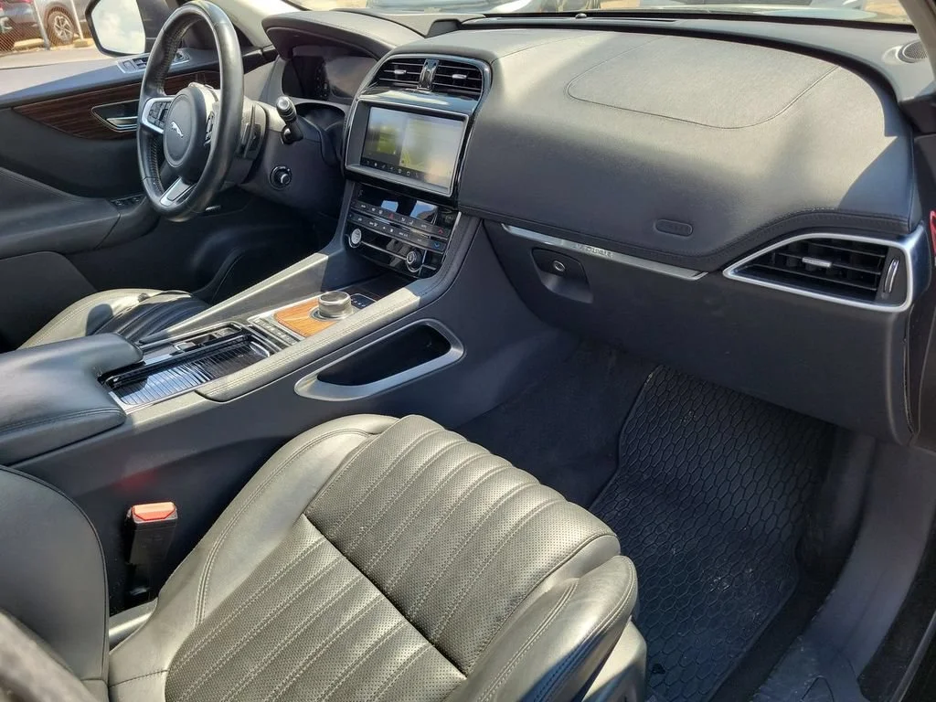 Used 2019 Black Jaguar 30t Portfolio image 30