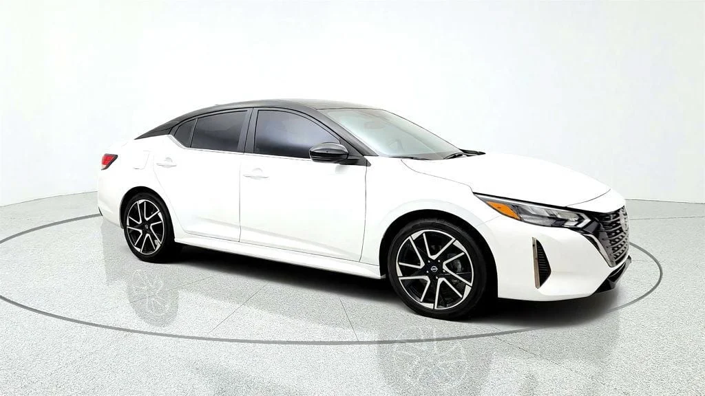 Used 2025 Aspen White Tricoat/Super Black Nissan SR CVT image 3