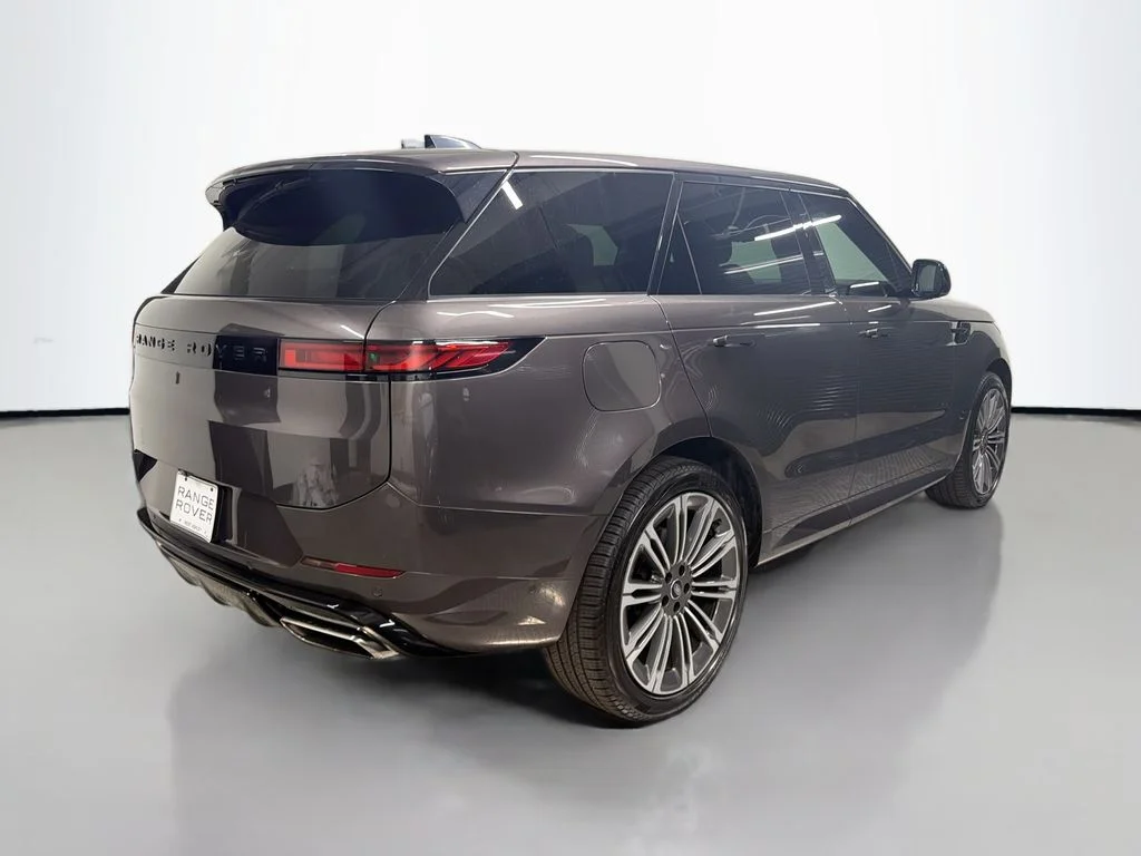 Certified Used 2024  Land Rover Dynamic SE image 9