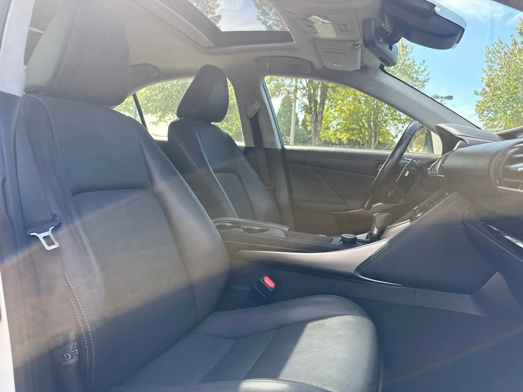 Used 2018 Eminent White Pearl Lexus 300 image 24