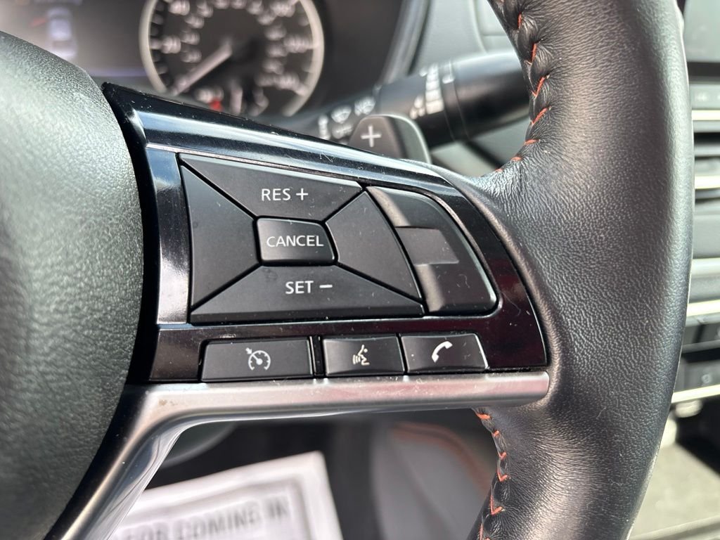 Used 2019 White Nissan 2.5 SR image 23