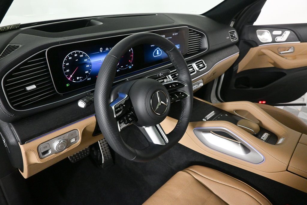 New 2026 Polar White Mercedes-Benz GLS 580 image 6