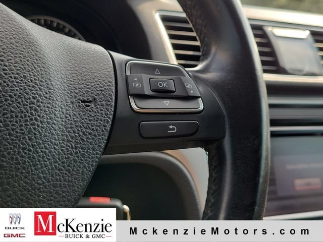 Used 2013 Silver Volkswagen SE image 13