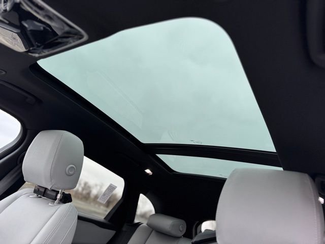 New 2026 Santorini Black Land Rover S image 15