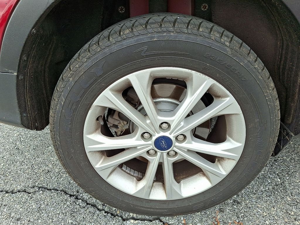 Used 2017 Red Ford SE image 8