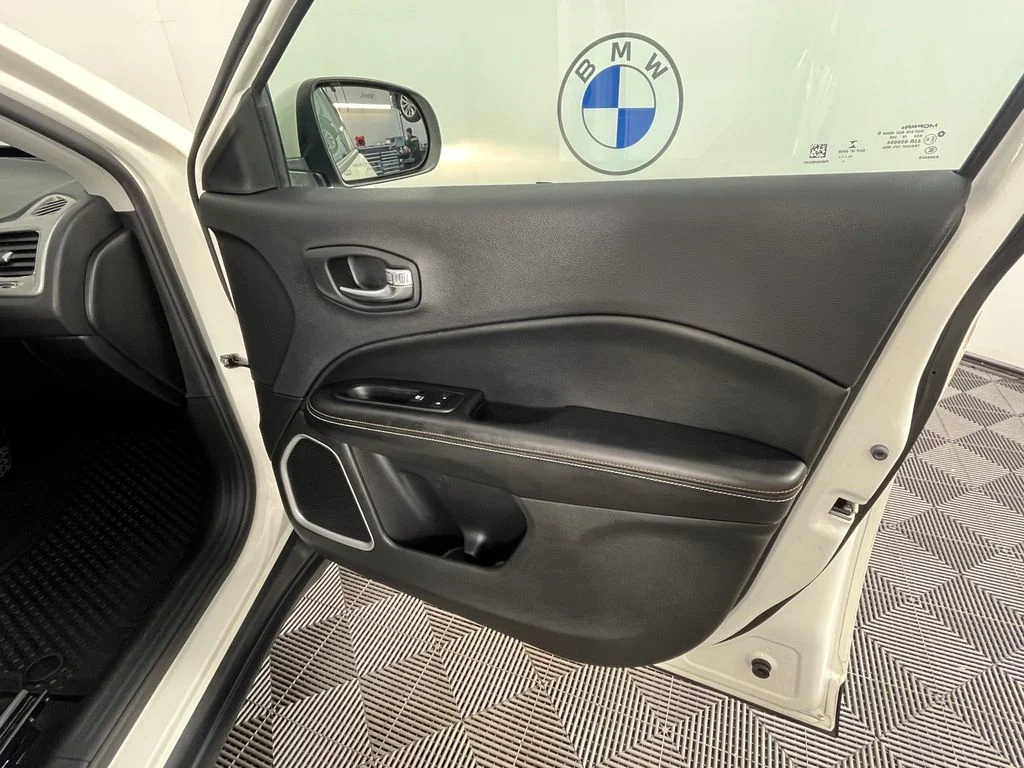 Used 2020 White Jeep Latitude image 25