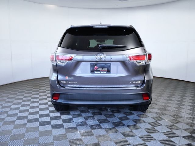 Used 2015 Gray Toyota XLE V6 image 5