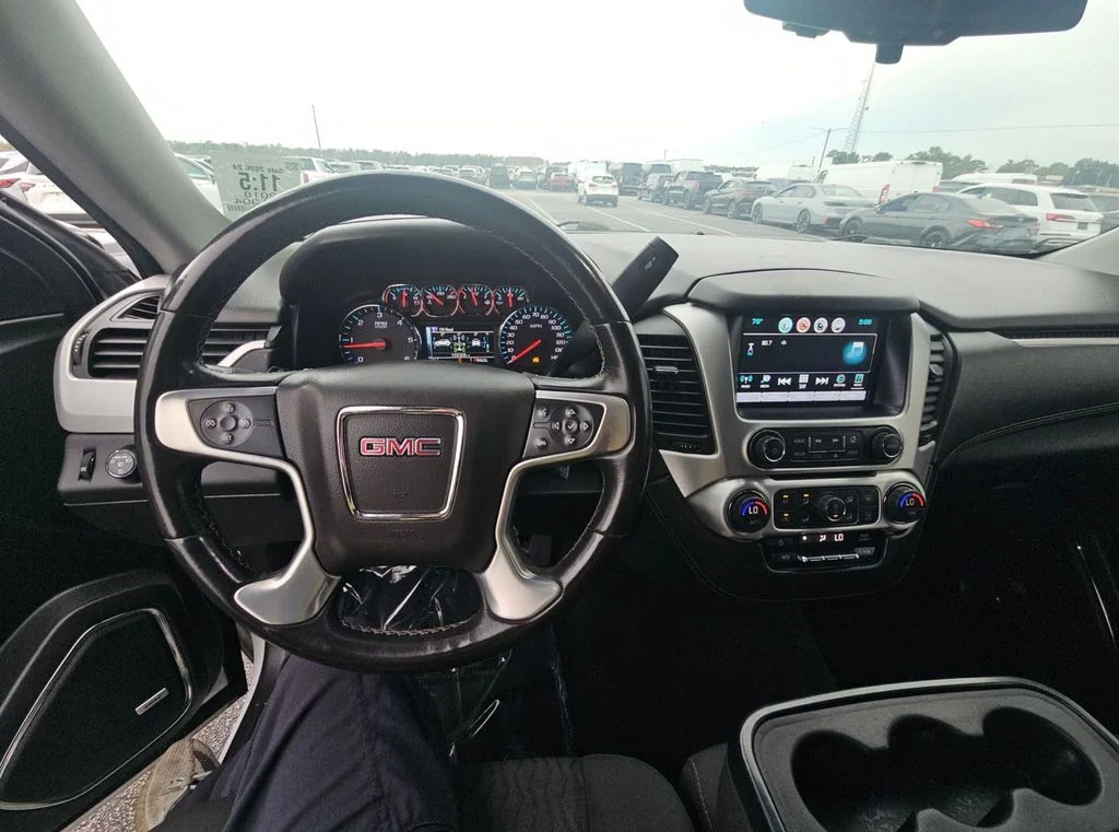 Used 2018 White GMC SLE image 10