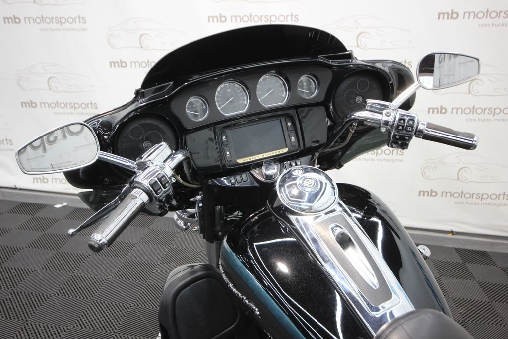 Used 2015 Gray Harley-Davidson FLHTKSE image 12