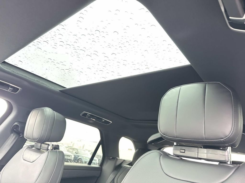 New 2026 Carpathian Grey Land Rover SE image 23