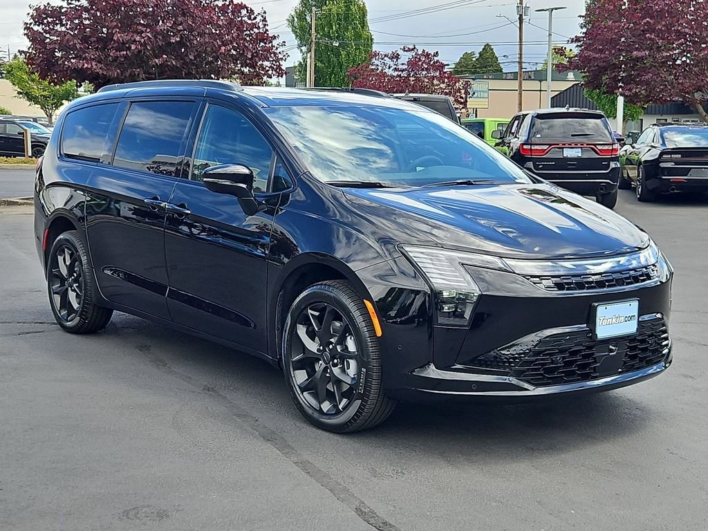 New 2027 Diamond Black Crystal Pearl-Coat Exterior Paint Chrysler Limited image 8