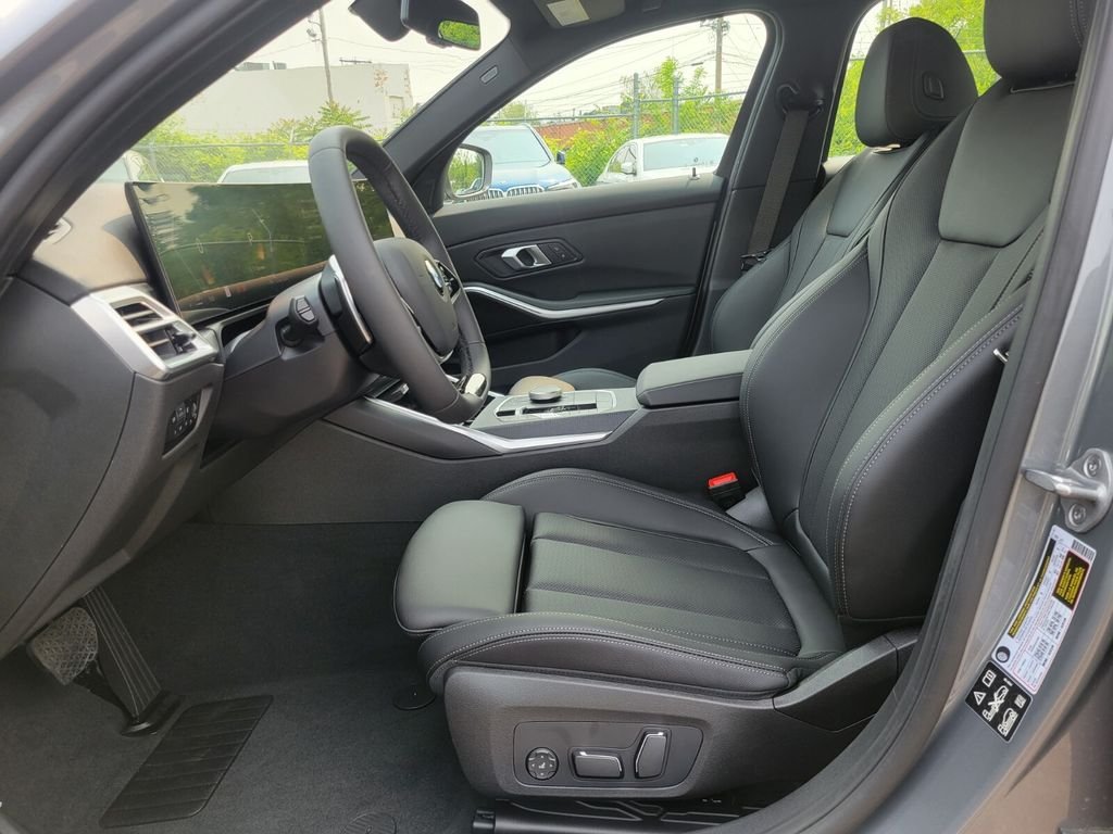 2025 BMW 3 Series 330i - Photo 19