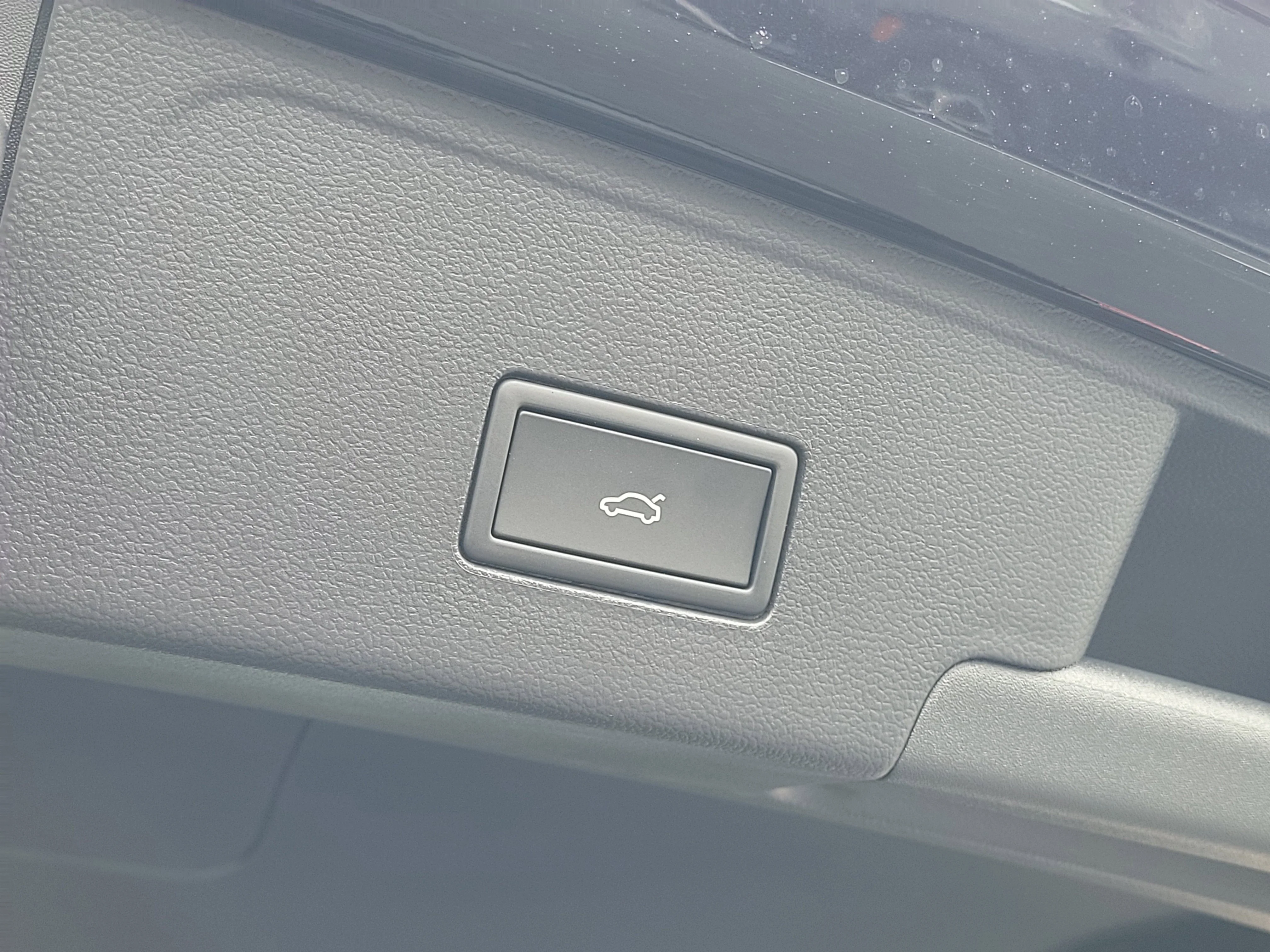 New 2026 Black Volkswagen 2.0T SE w/Technology image 13