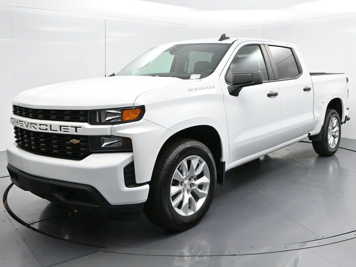 Used 2022 Summit White Chevrolet Custom image 3