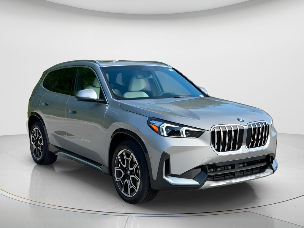 New 2026 Space Silver Metallic BMW xDrive28i image 3
