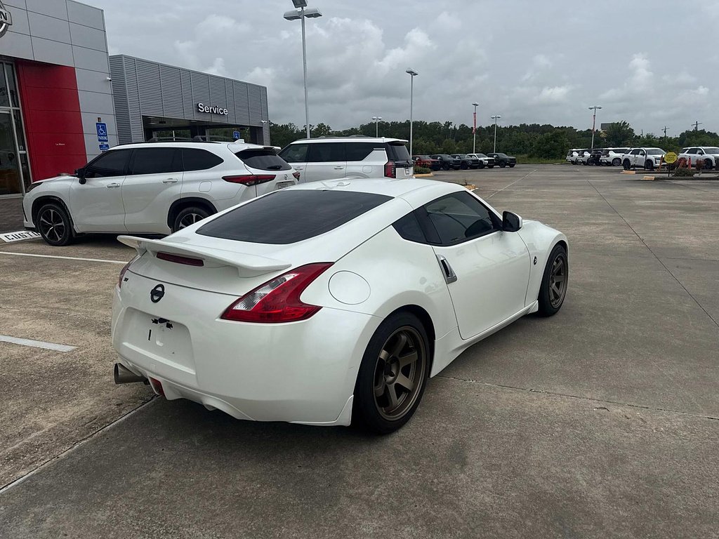 Used 2010 Pearl White Nissan Touring image 7