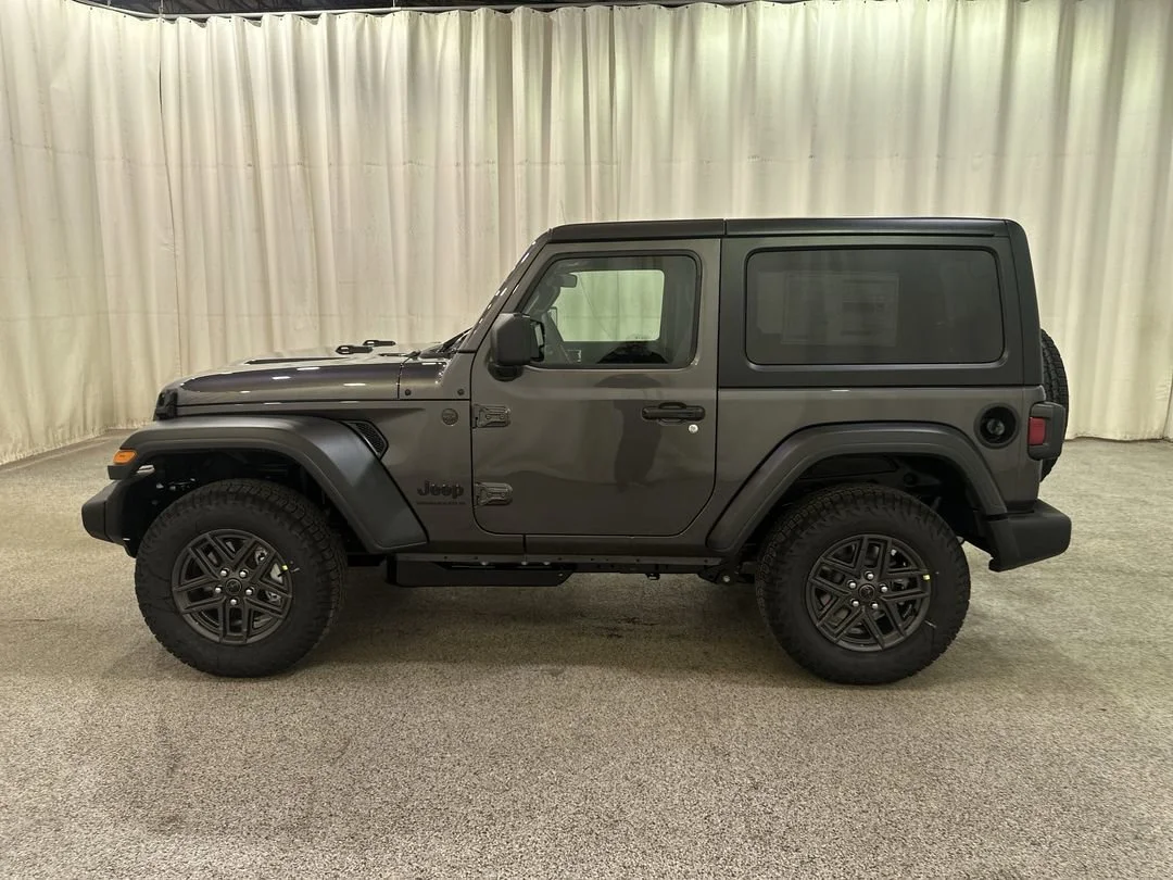 New 2026 Granite Crystal Metallic Clear-Coat Exterior Paint Jeep Sport S image 6