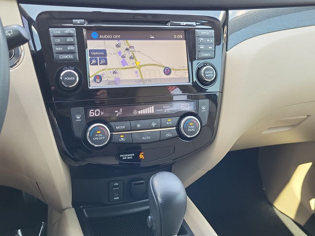 Used 2016 Blue Nissan SL image 28