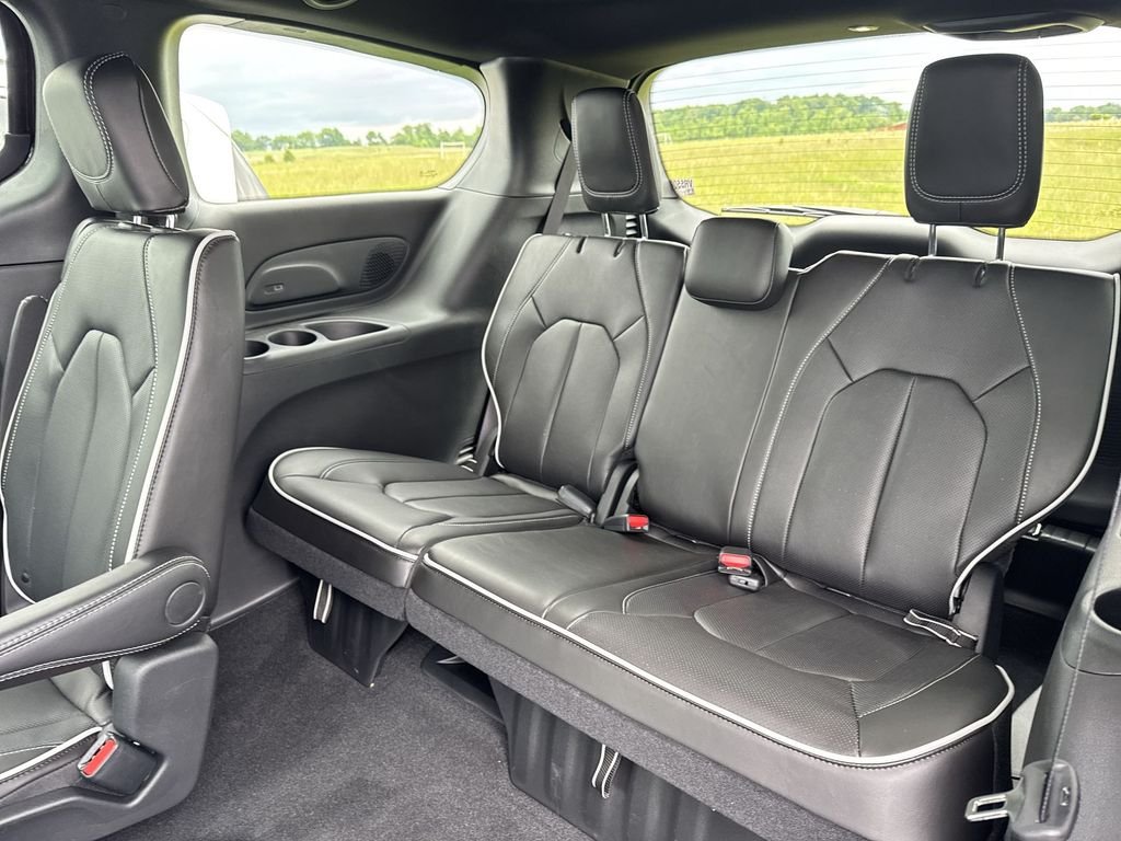 2027 Chrysler Pacifica Limited - Photo 24