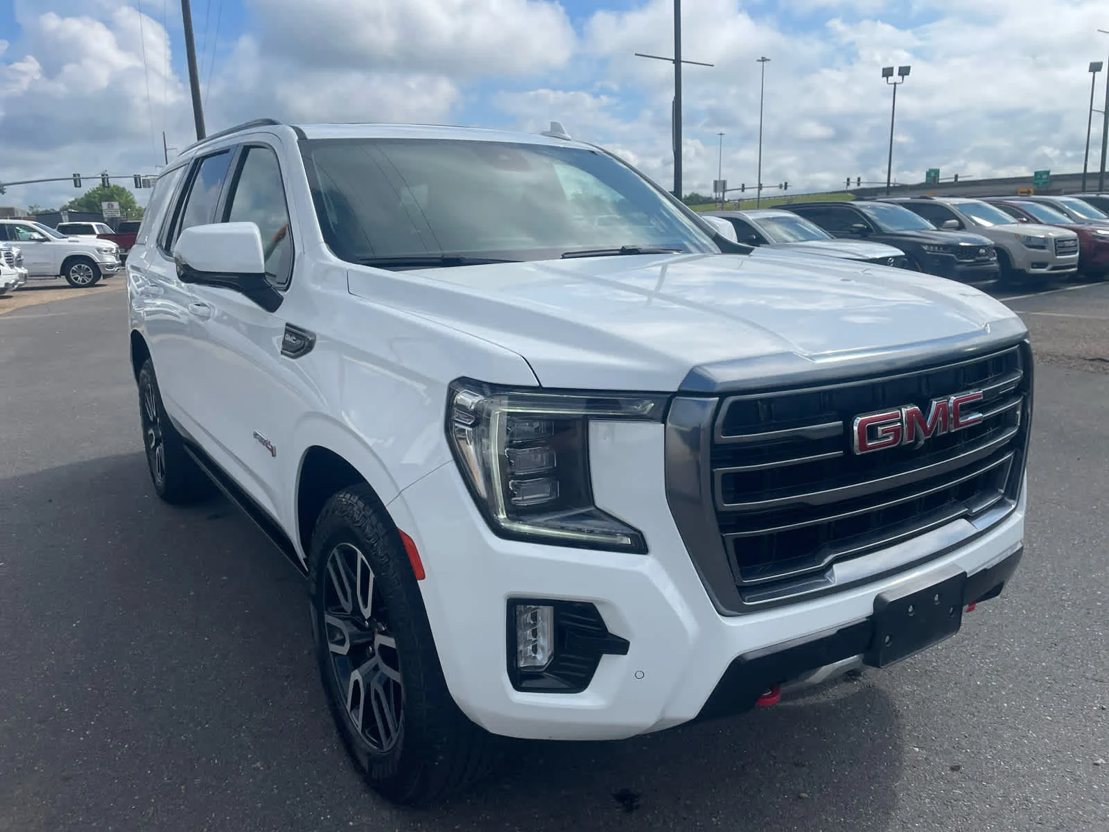 2023 GMC Yukon 4WD AT4's photo