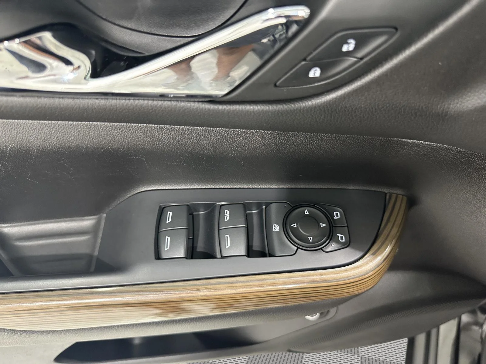 Used 2022 Ebony Twilight Metallic GMC SLE image 19
