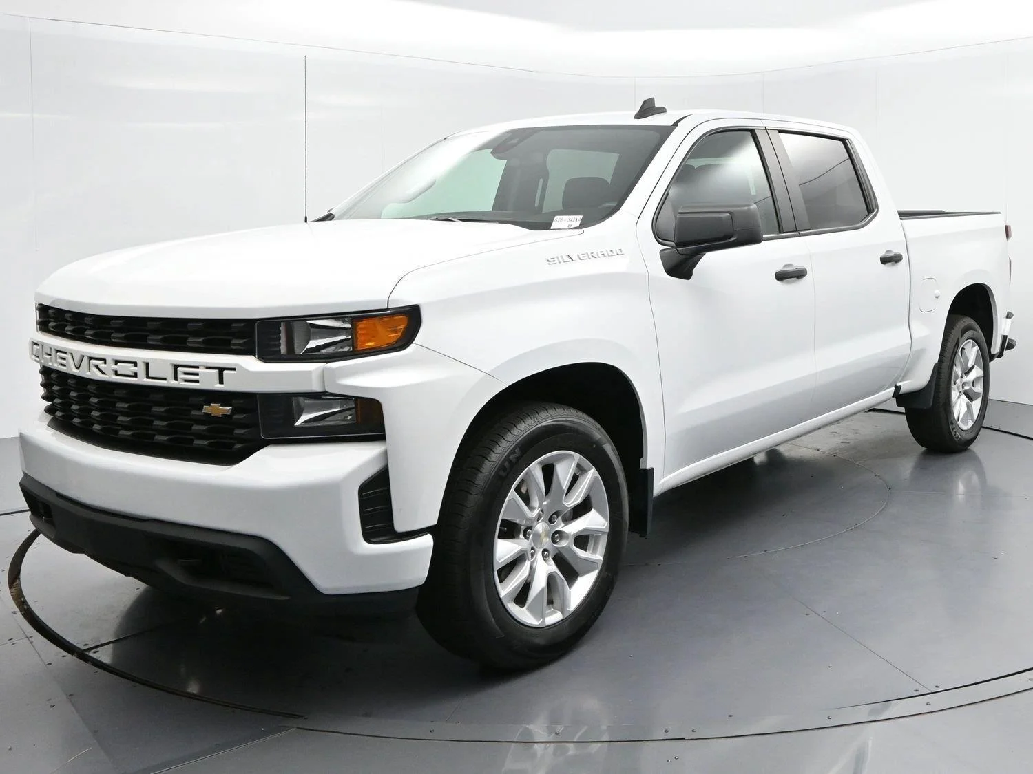 Used 2022 Summit White Chevrolet Custom image 3