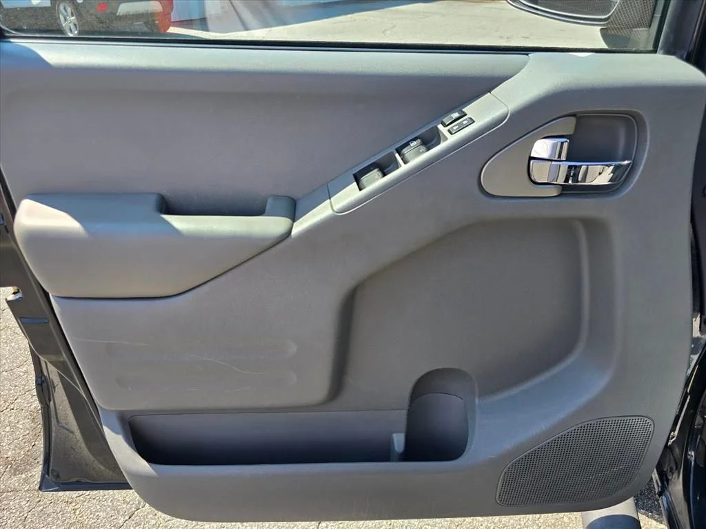 Used 2018 Black Nissan SV image 9