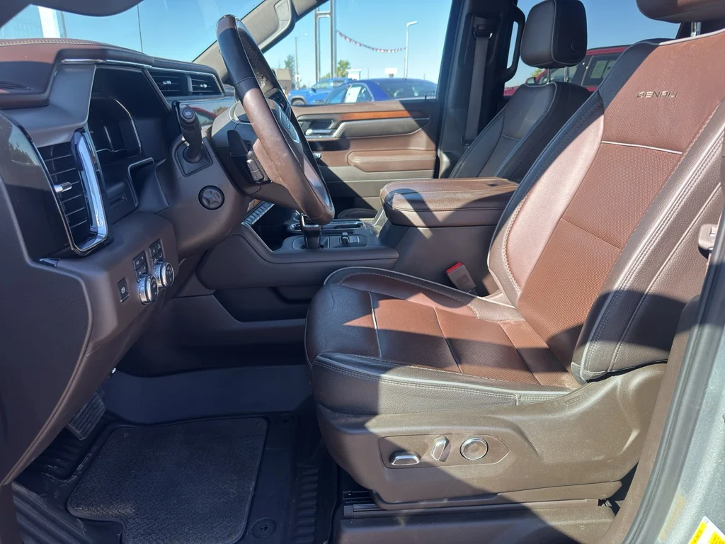 Used 2025 Sterling Metallic GMC Denali image 20