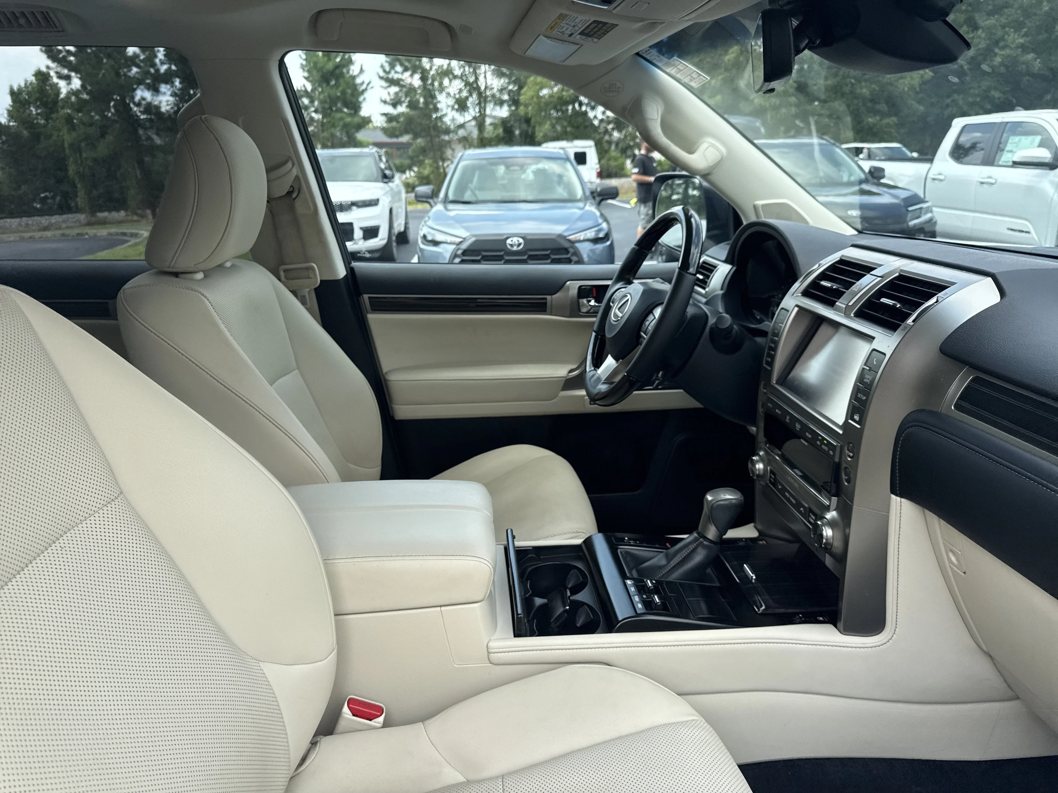 Used 2021 Starfire Pearl Lexus 460 image 33