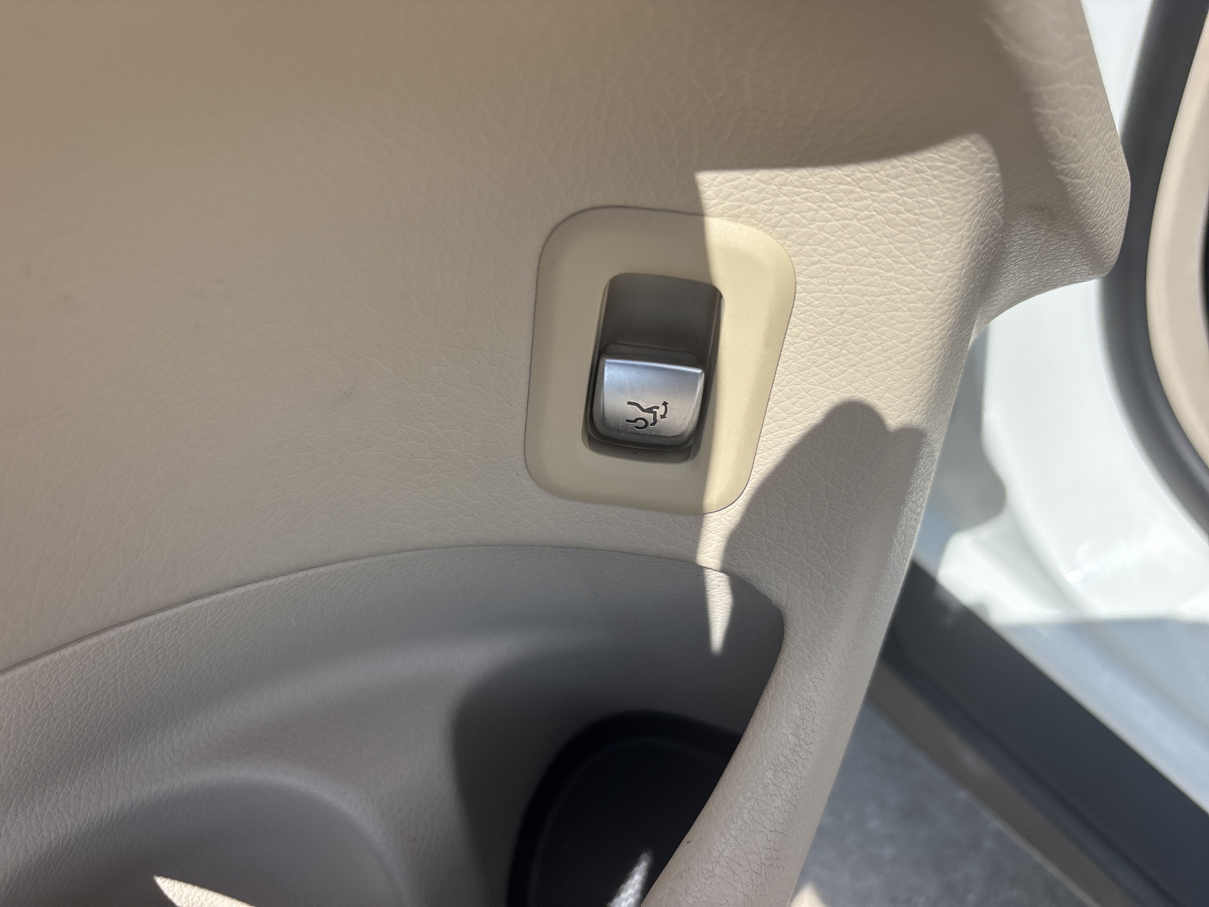 Used 2018 POLAR WHITE Mercedes-Benz 300 4Matic image 22