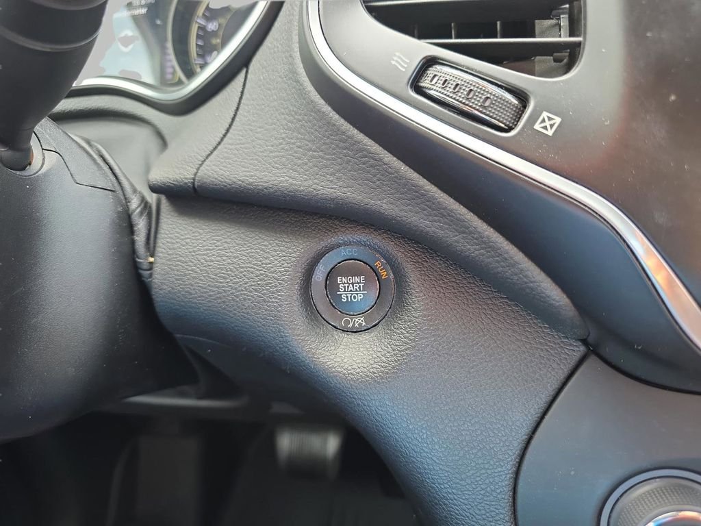 Used 2021 Gray Jeep Latitude Plus image 20