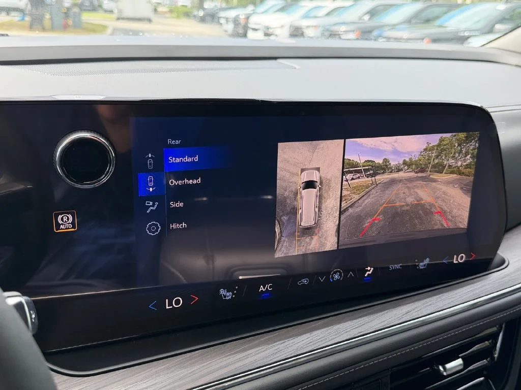 2026 Chevrolet Suburban Z71 - Photo 21