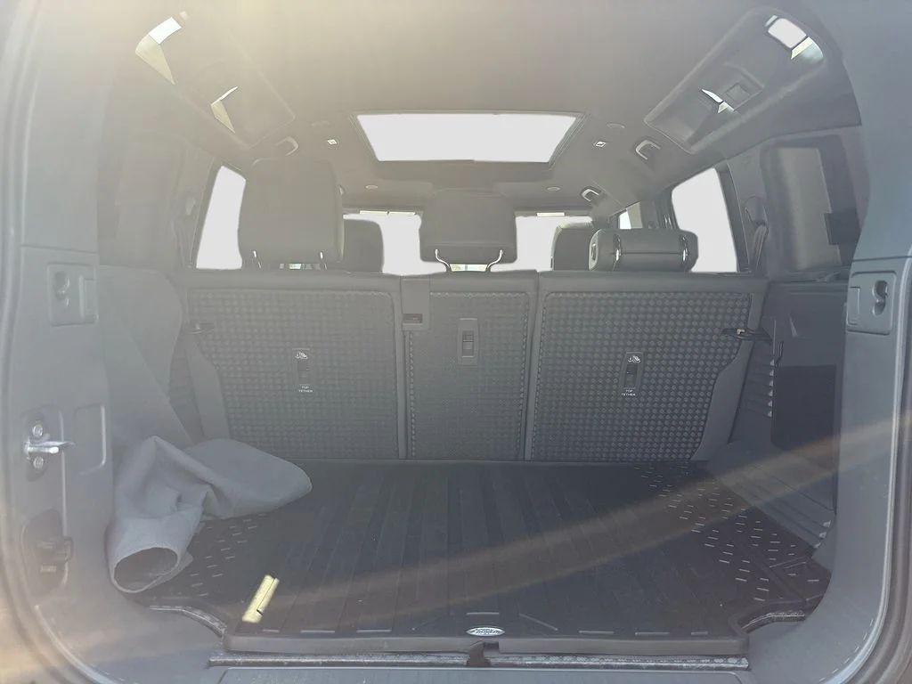 Used 2022 Blue Land Rover X-Dynamic SE image 24