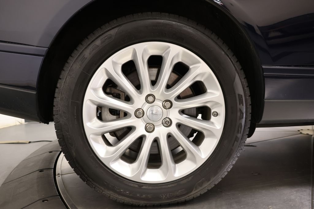 Used 2020 Portofino Blue Metallic Land Rover HSE image 11