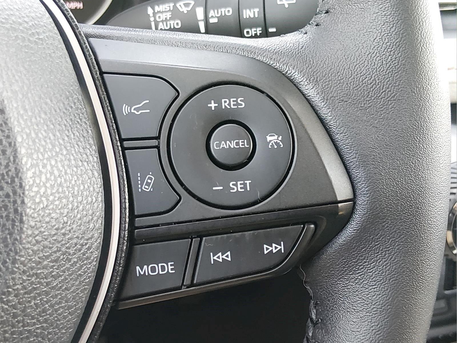 Used 2022 Lunar Rock Toyota XLE Premium image 29