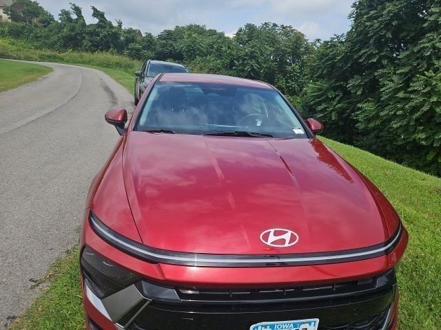 Used 2025 Red Hyundai SEL image 3