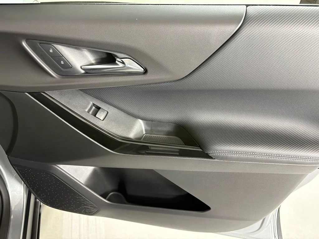 2027 Chevrolet Equinox LT - Photo 18